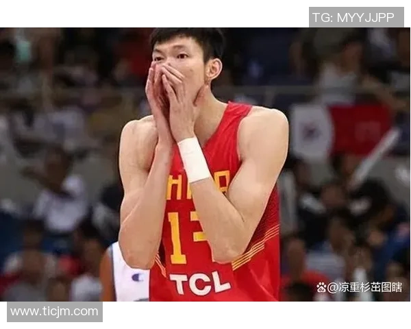 周琦在赛季中展现出色表现场均98篮板助力球队争胜