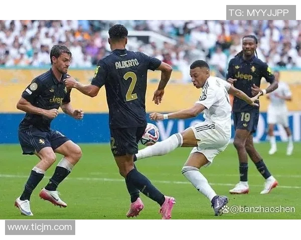 皇马姆巴佩跑位分析如何提升球队进攻效率与战术灵活性 皇马姆巴佩跑位分析如何提升球队进攻效率与战术灵活性